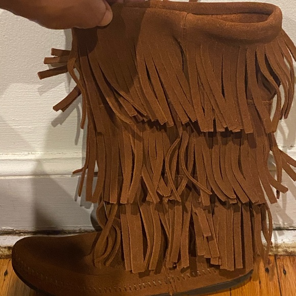 MINNETONKA 3 layer fringe boot - Picture 5 of 7